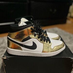 Air Jordan 1 Mid Gold/White/Black Sneakers